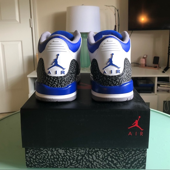 Jordan 3s - Picture 2 of 4